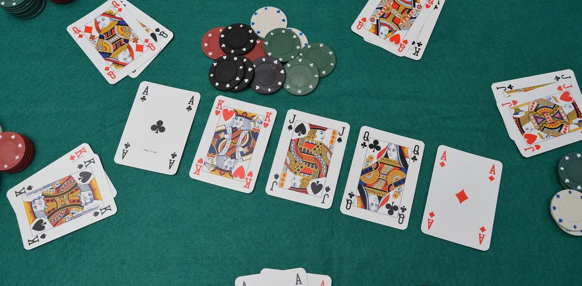 Lucky Cola Casino کیسینو میں پوکر گیمز